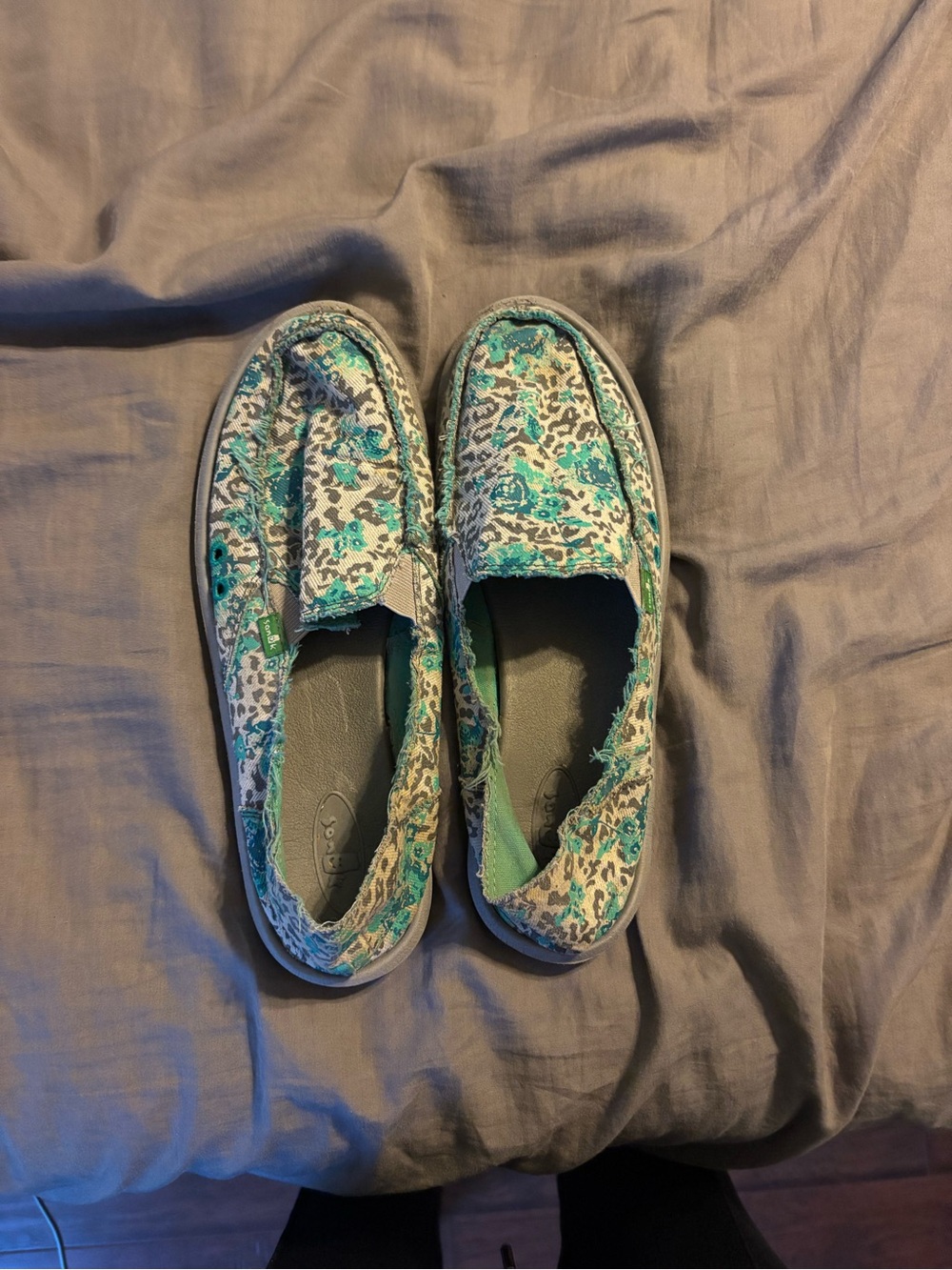 Sanuk shoes